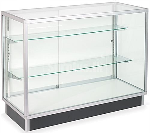 glass showcase – Surplus