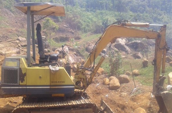 komatsuexcavator305151030133 komatsuexcavator305151030133