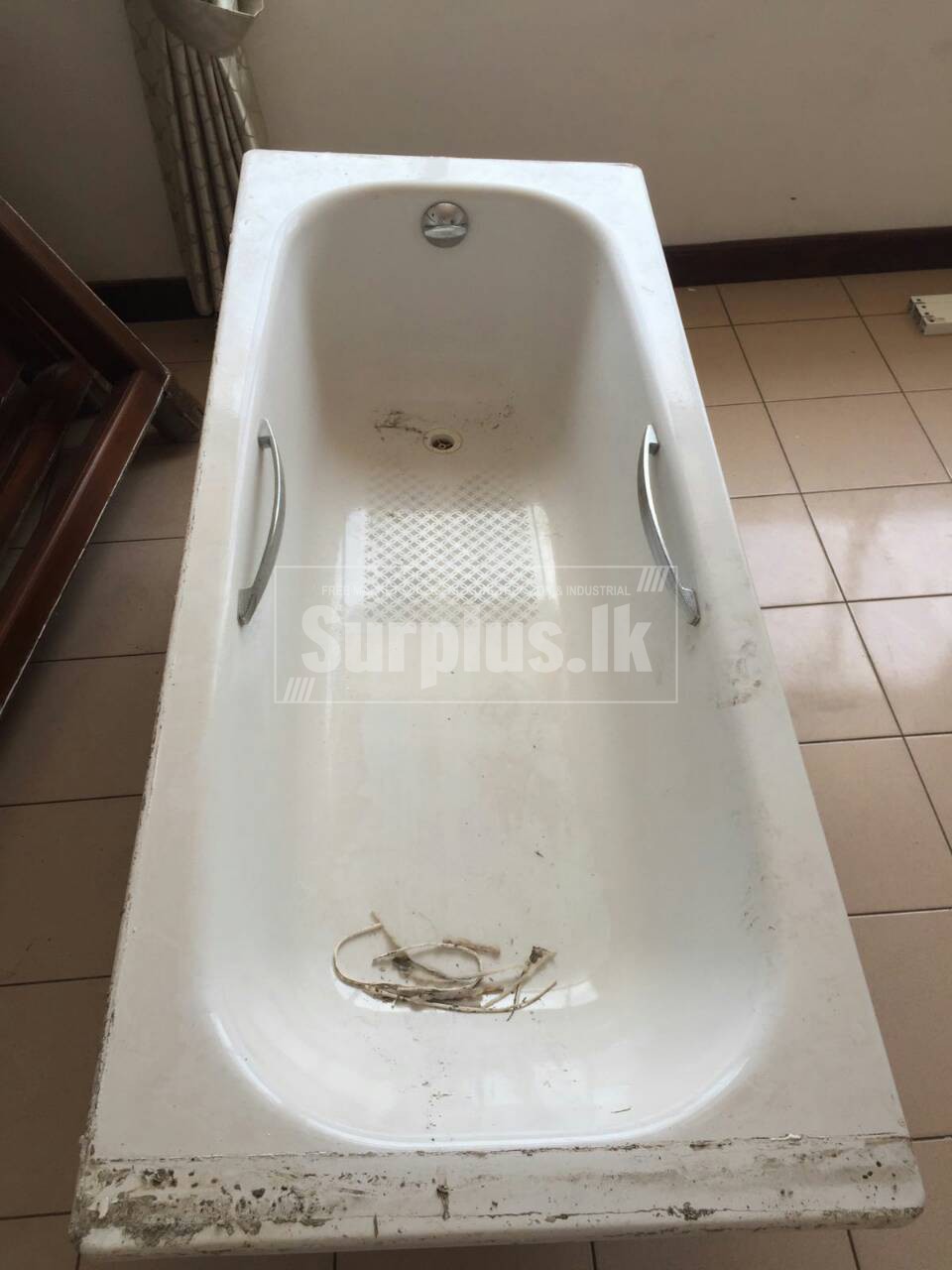 BATH TUB (USED) Surplus