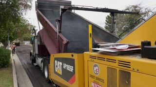 videoblocksdumptruckwithhotasphaltduringitintostreetpavingmachinernfe96nyazthumbnailsmall08 videoblocksdumptruckwithhotasphaltduringitintostreetpavingmachinernfe96nyazthumbnailsmall08