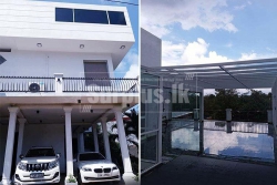 Three Storied Super Luxury House in Nittambuwa