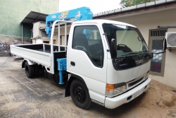 Isuzu Elf Boom Truck