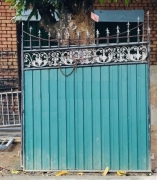 Gate
