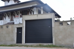 Electric roller gate