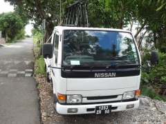 Nissan motor lorry 1997