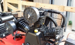 HUGO Air compressor 150 Liters 12 bar 4Hp Copper winding motor 230V