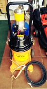 PNEUMATIC / AIR GREASE BUCKET / LUBRICATOR PUMP / GUN