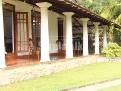 HOUSE FOR SALE IN ATHURUGIRIYA.