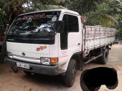 Isuzu UD Nissan Lorry 2000
