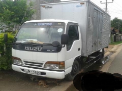 Isuzu Elf Lorry 10.5 Feet 2005