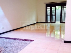 Two Story House for Lease in Nawala Rajagiriya.