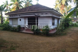80 Perches Land with a old House for Sale in Karawanella.