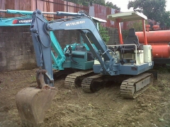 Mitsubishi 30 EXCAVATOR