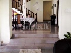 Solidly Built Upstairs House for Sale in Thalawathugoda Colombo.