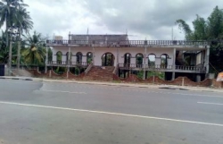 Commercial / Residential building facing Alawwa Kurunegala Main Rd