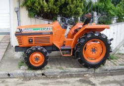KUBOTA TRACTOR l1-235