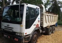 Isuzu tipper 2001