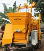 Concrete Pump with Mixture
