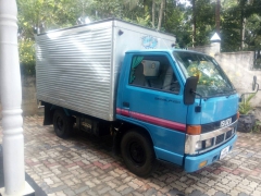Isuzu NKR 1987