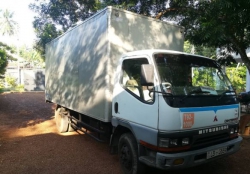 Mitsubishi Canter lorry 2006